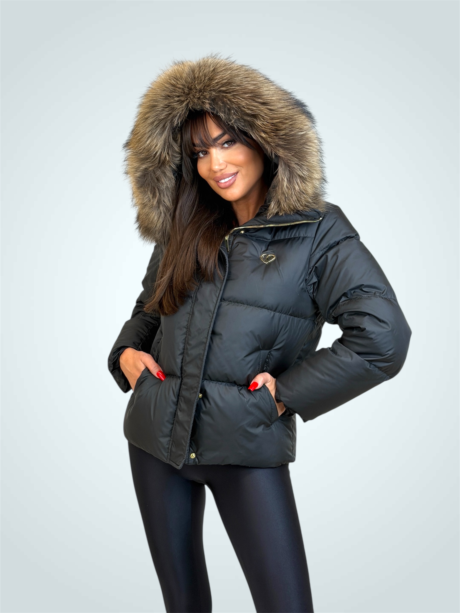 Czarna kurtka Tarissa z naturalnym obszyciem z jenota