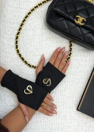 Czarne rękawiczki Sanah